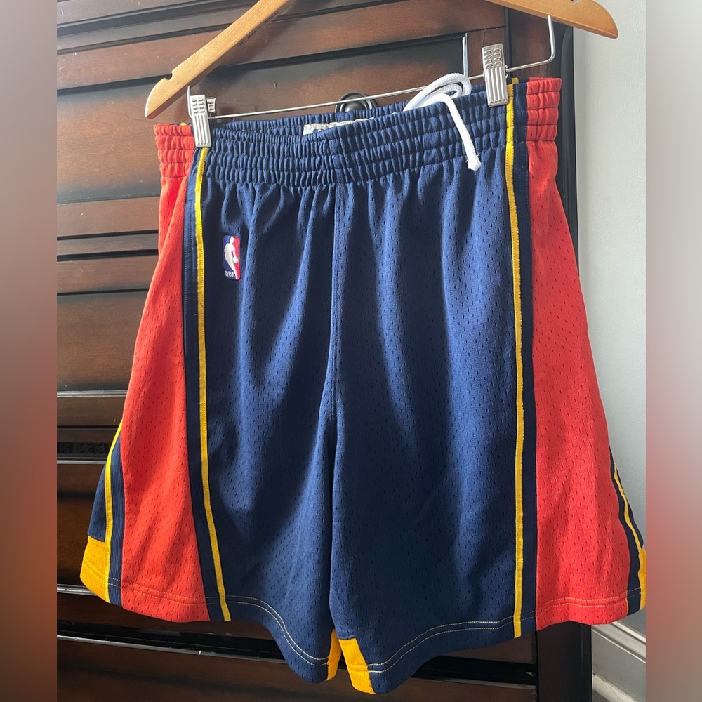Rare Mitchell & Ness 2009-2010 Golden State Warriors Basketball Shorts, Medium.
